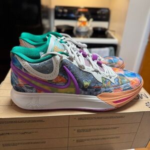 Nike Kyrie 8 Men's 11 1/2 Circle Of Life Light Bone Yellow Strike NIB